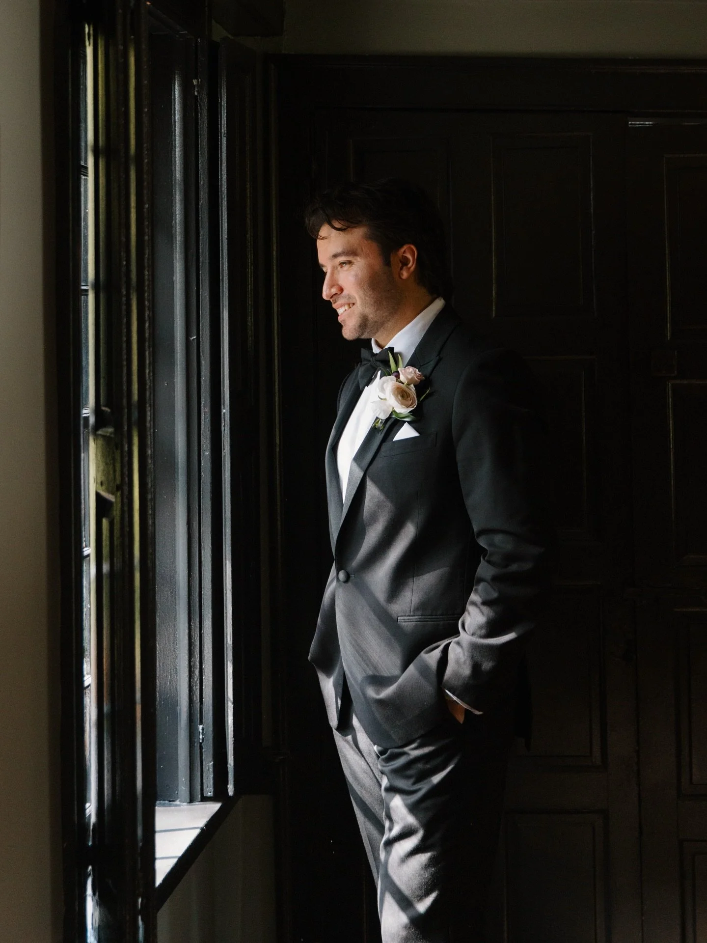 Everyone: The guys aren&rsquo;t really excited for photos &hellip; Me: Bet (growing up with brothers really prepares you for these moments hehe)

Venue: @lostfoxinn 
Lead Photography: @ashleykroupa
Second: @jamieleighgphotography 
Coordination: @ashl