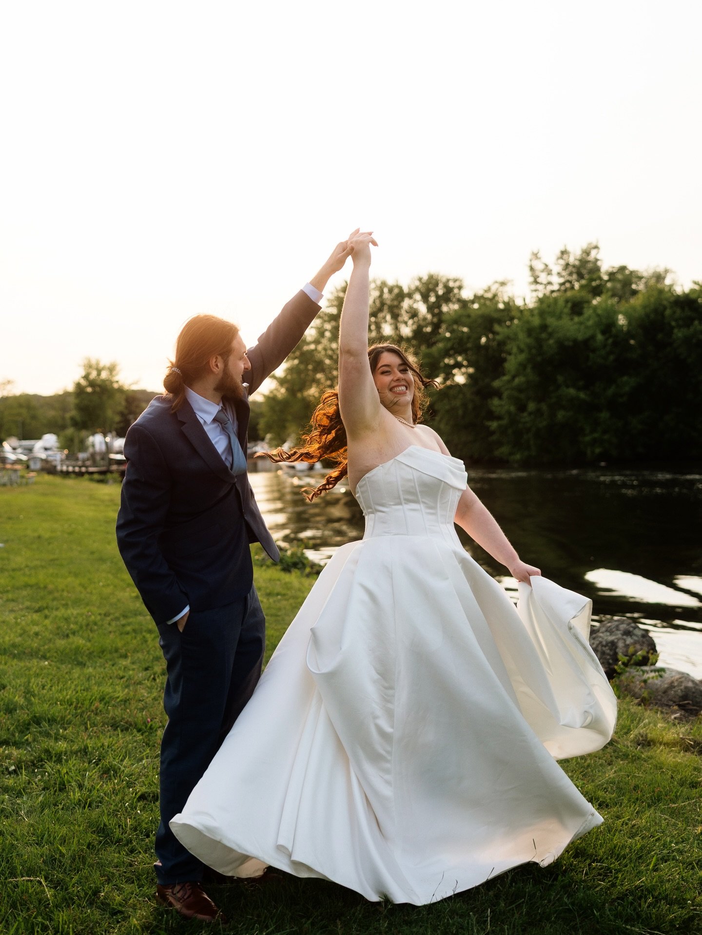 When the sun came out right when they said their vows 👀 ✨