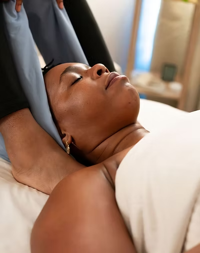 Robi providing barefoot massage in North Austin, close to the Domain