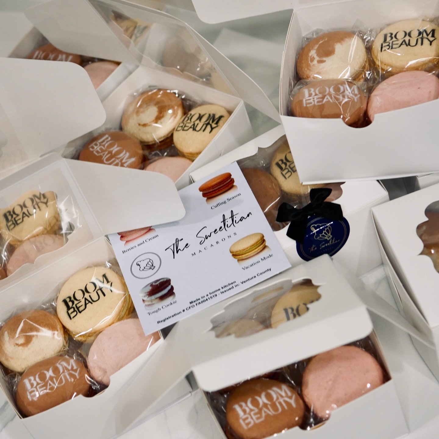 ✨Our custom airbrushed macaron boxes are crafted to enhance your brand&rsquo;s image and appeal. By choosing our macarons, you can elevate any promotional event, corporate gift, or special occasion through our presentation &amp; attention to detail. 