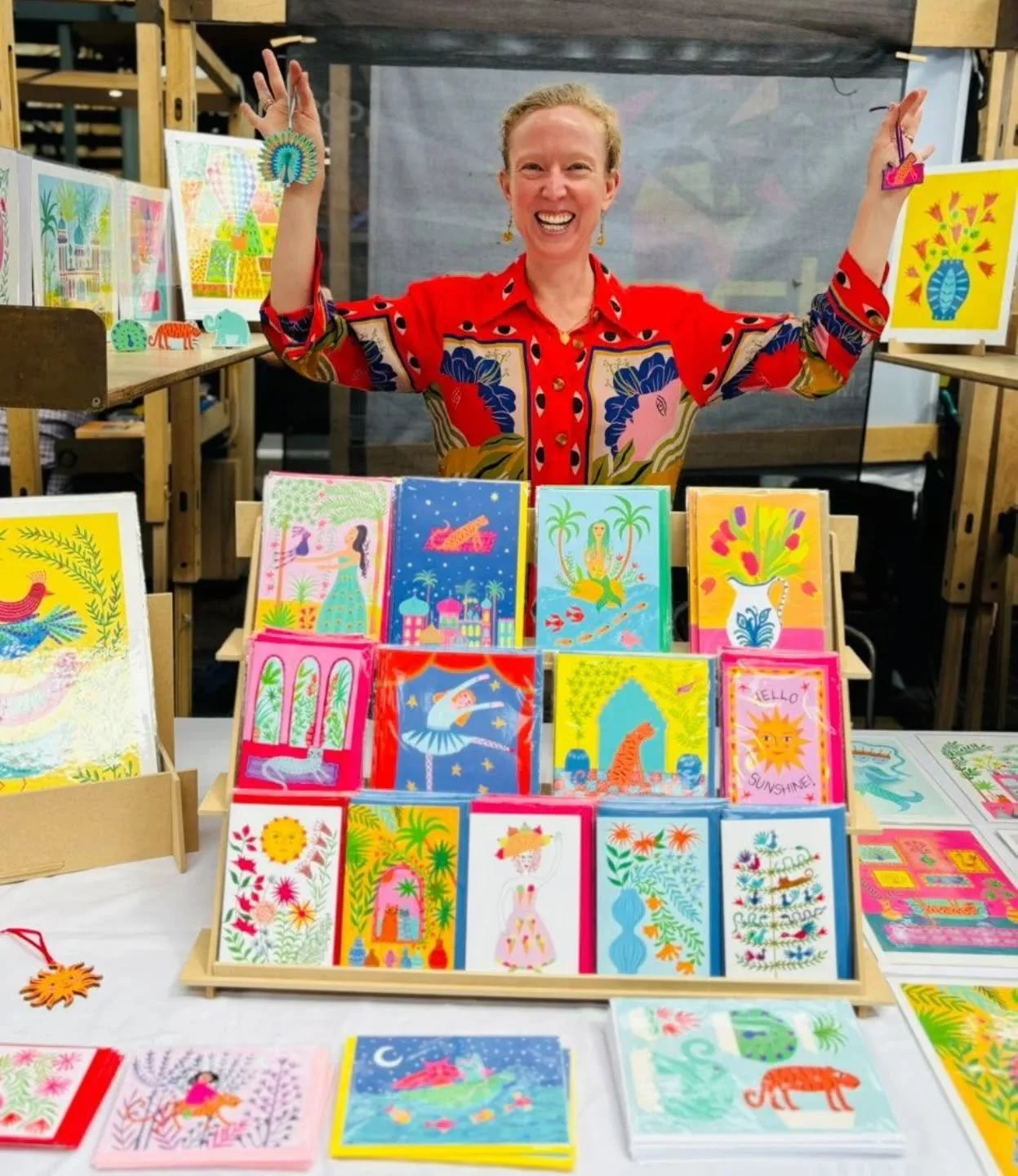 I really enjoyed the @urbanmakers_uk Guest Market last week. Lovely neighbours and visitors 😍 Thanks for having me! 

#urbanmakersmarket 
#oldspitalfieldsmarket 
#hattiegordoncards
