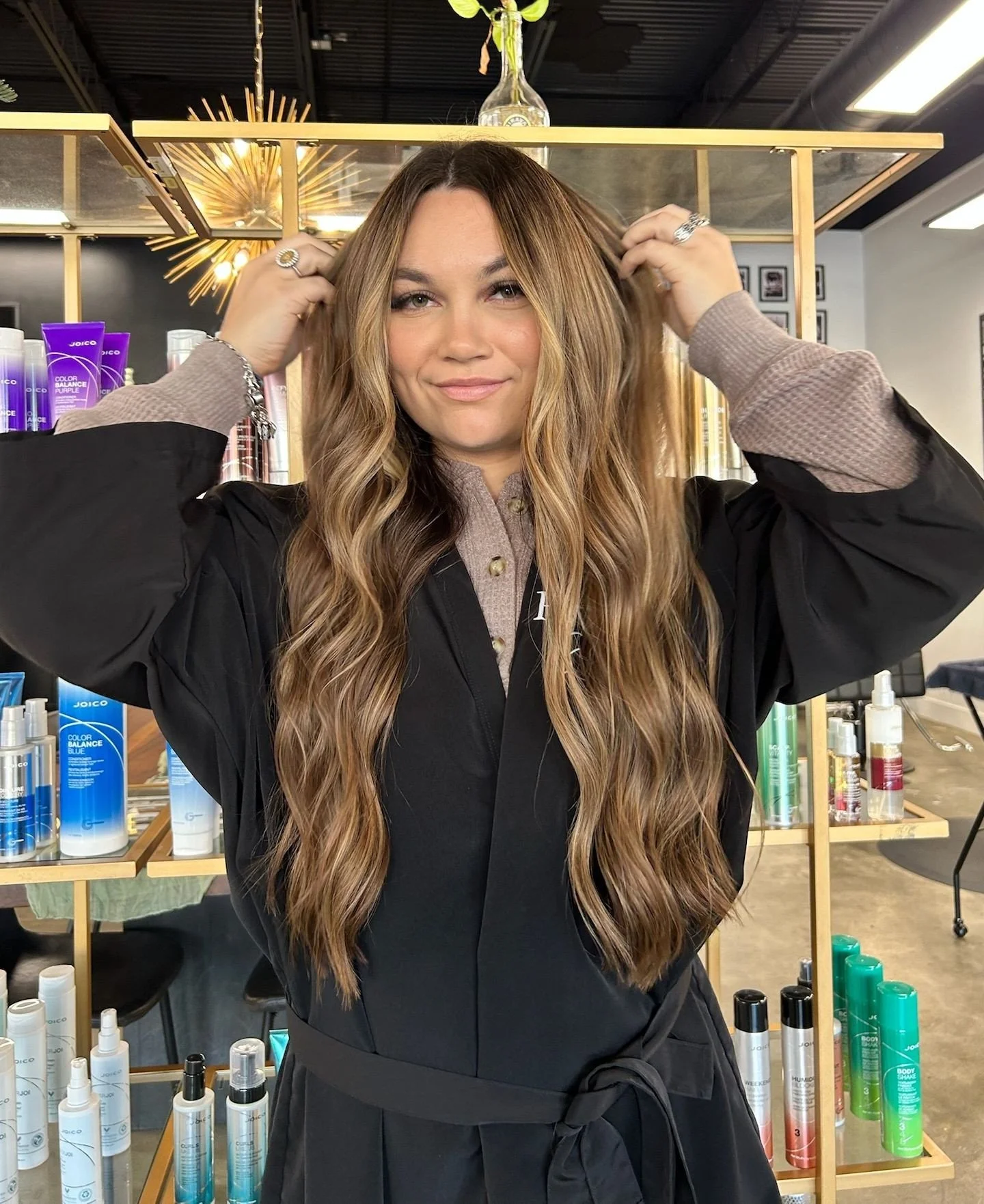 ✨ Teddy brown bronde perfection by Abigail ✨⁠
This cozy, dimensional tone is giving all the fall warmth &mdash; and that shine? That&rsquo;s thanks to Joico LumiShine color.⁠
⁠
LumiShine doesn&rsquo;t just add beautiful depth, it leaves hair looking 
