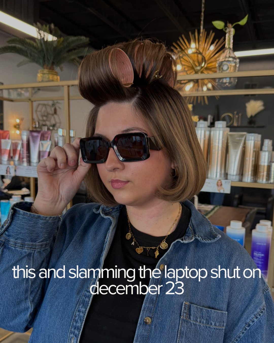 Holiday survival mode but make it glam. Last minute holiday blowouts are still available- click the link in our bio to secure your spot!