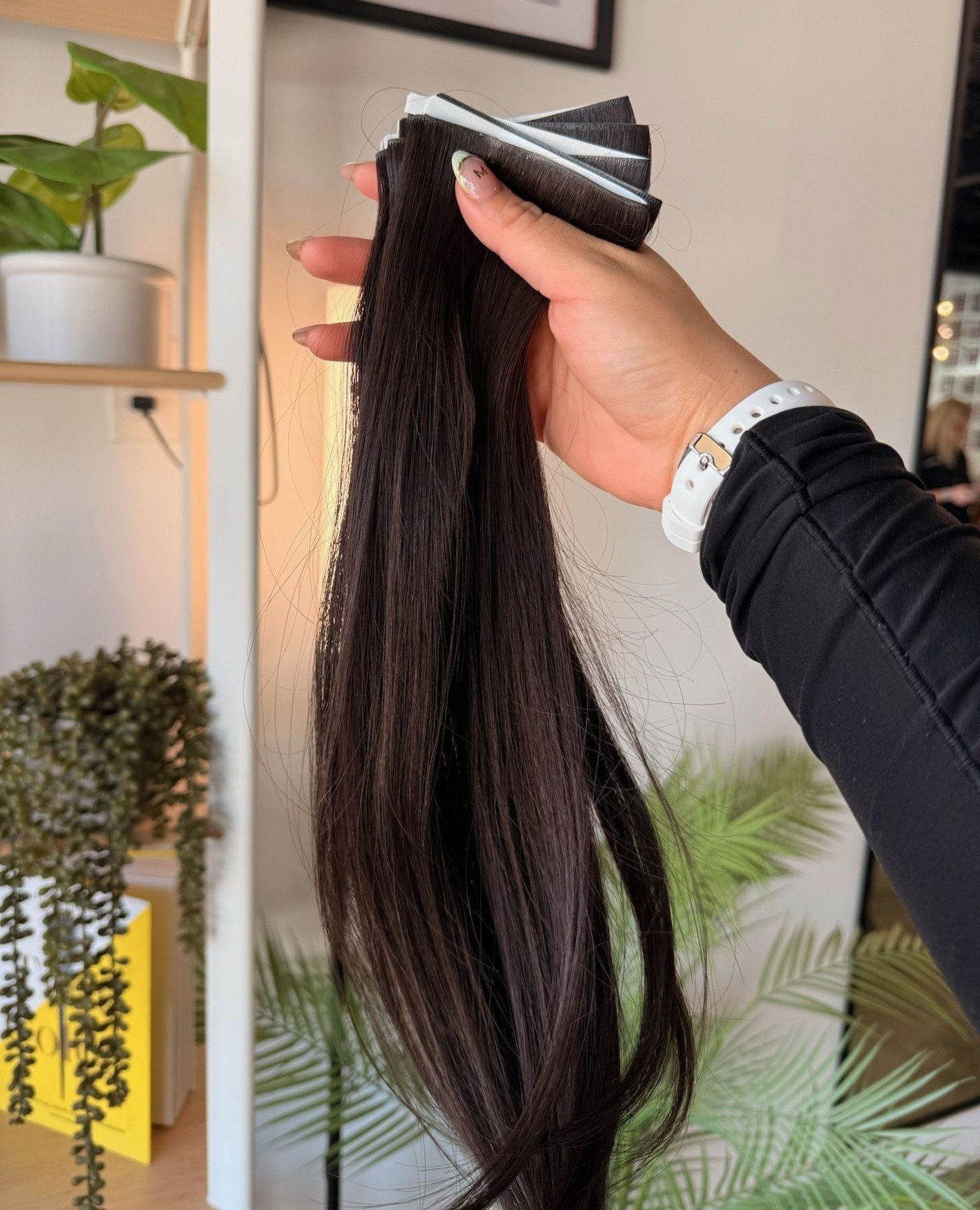 IMO.... everyone needs a row of tape wefts 💥 Book your complimentary consultation for extensions today.