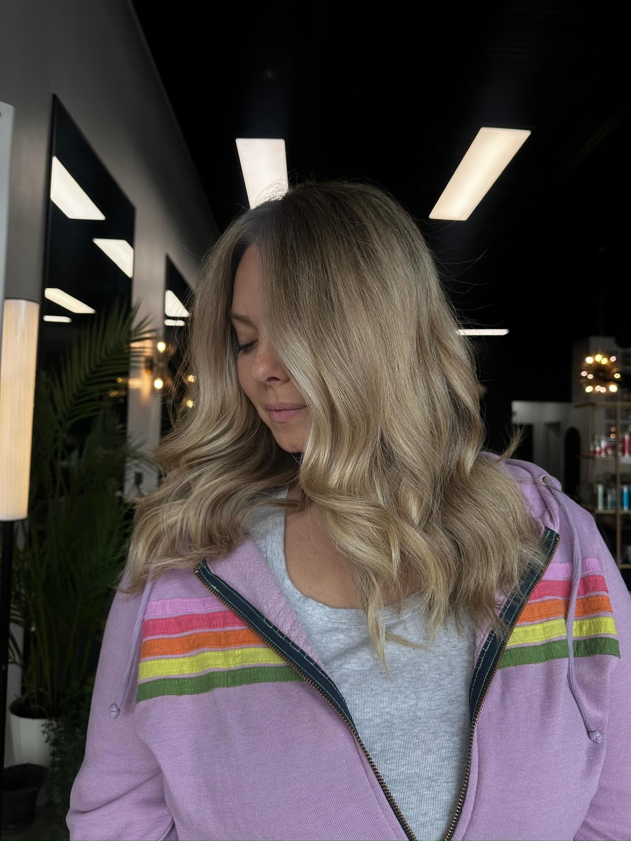 The kinds of haircut that makes getting ready easier ✂️

Fresh shape, bouncy blowout, and effortless movement by Gavin. 

Ready for your refresh? Book with Gavin today.