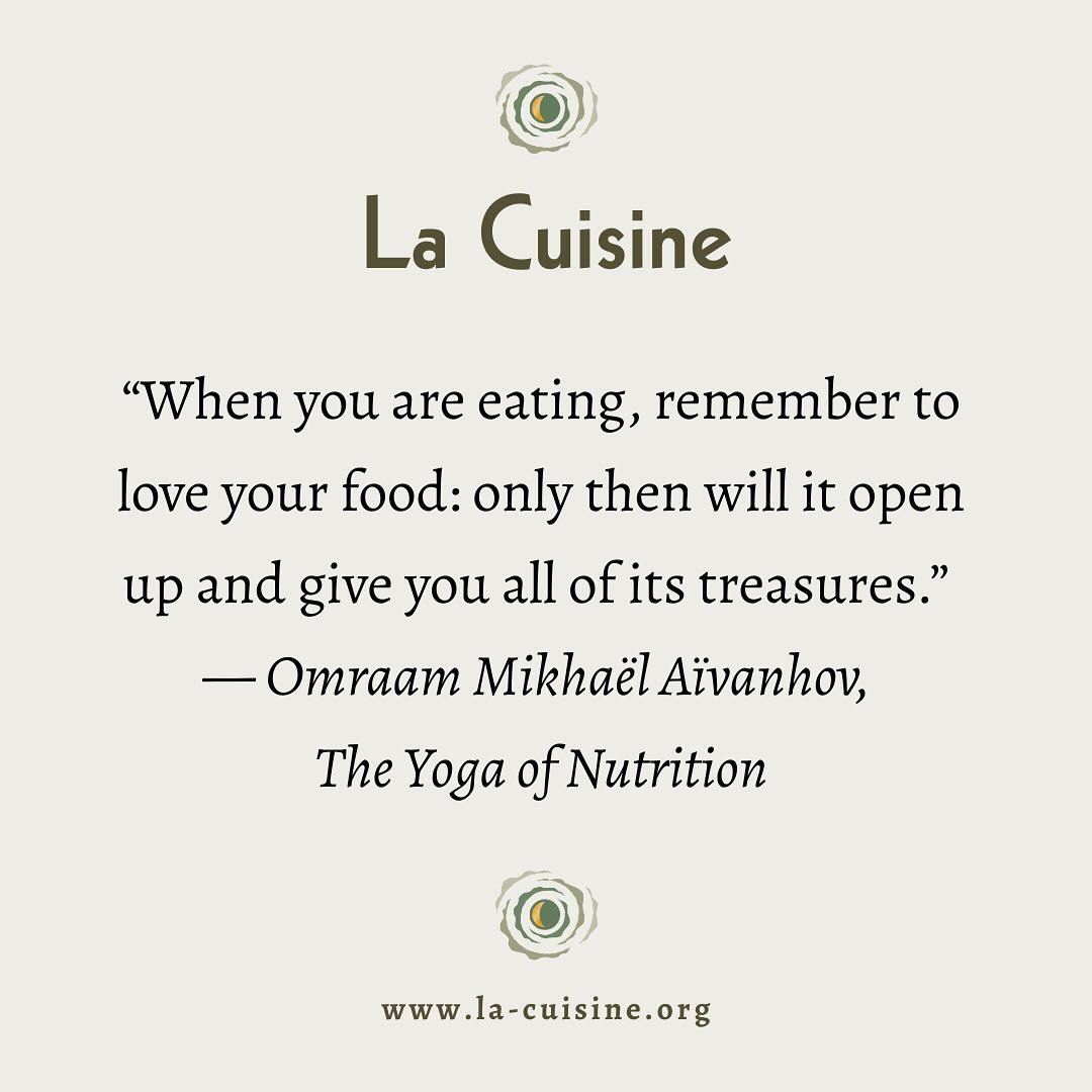 How do you show your love before you eat? 🥰
#holisticeating #foodblessing #yogaofeating #mindfuleating #mindfuleatingtips