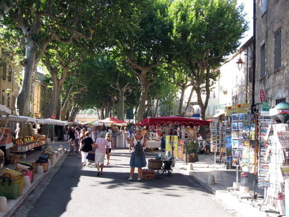 Var-cotignac-1000-web-At-the-marché.jpg