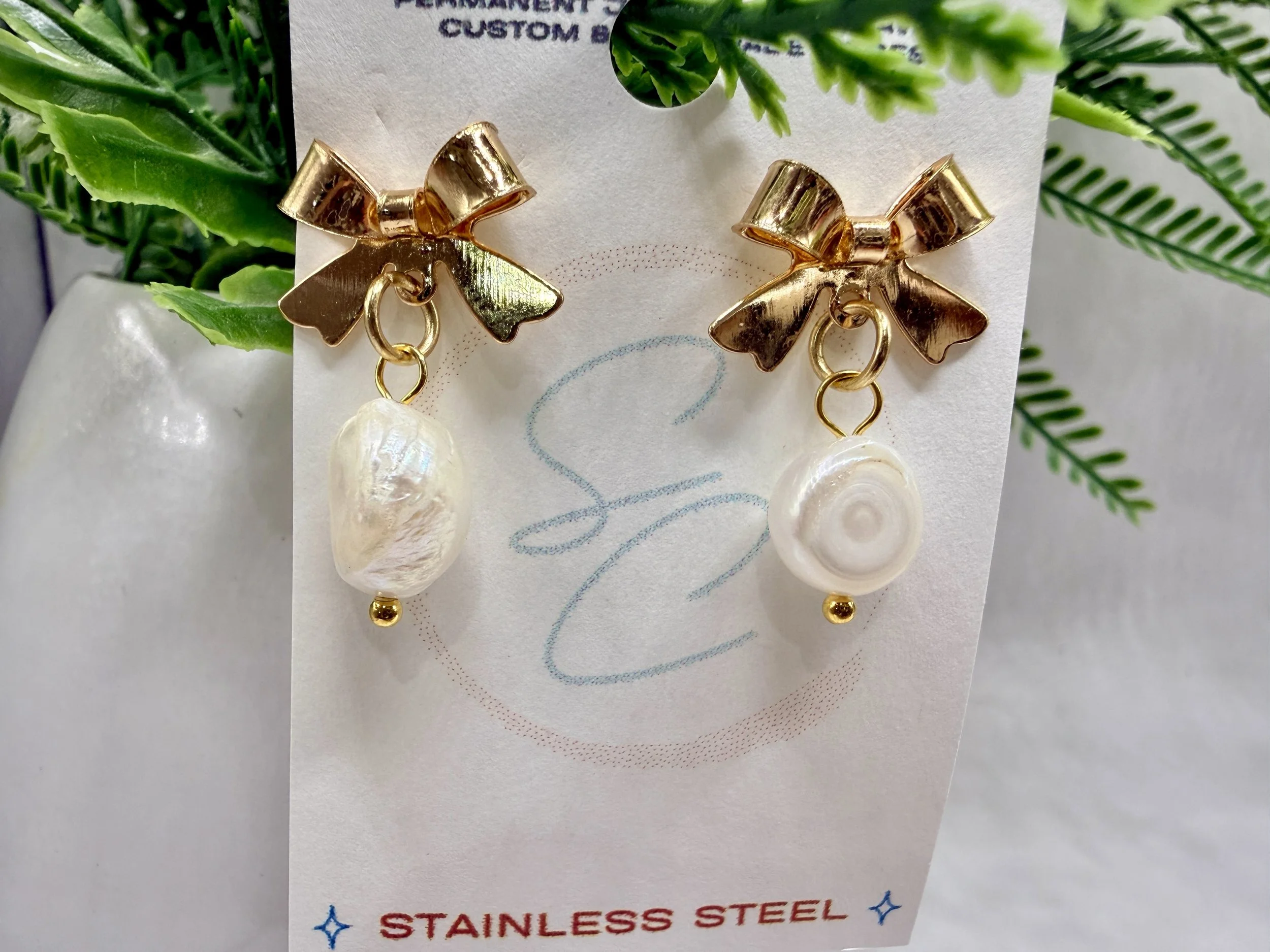 Bow Pearl Stud Earrings