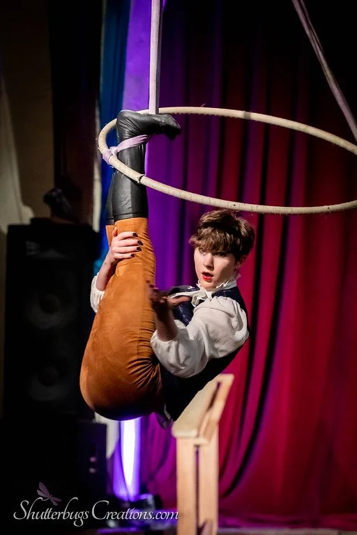 Monday Open Hang - Stage TIPPY LYRA guided 7:15-8:15pm 2/2