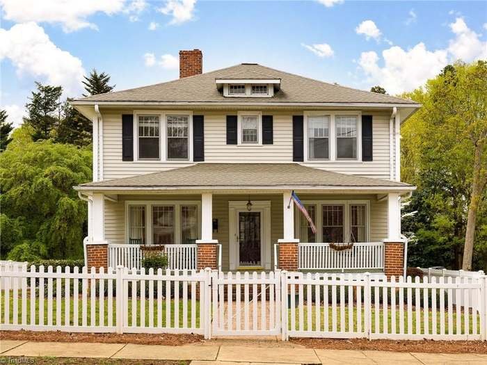 COLONIAL REVIVAL