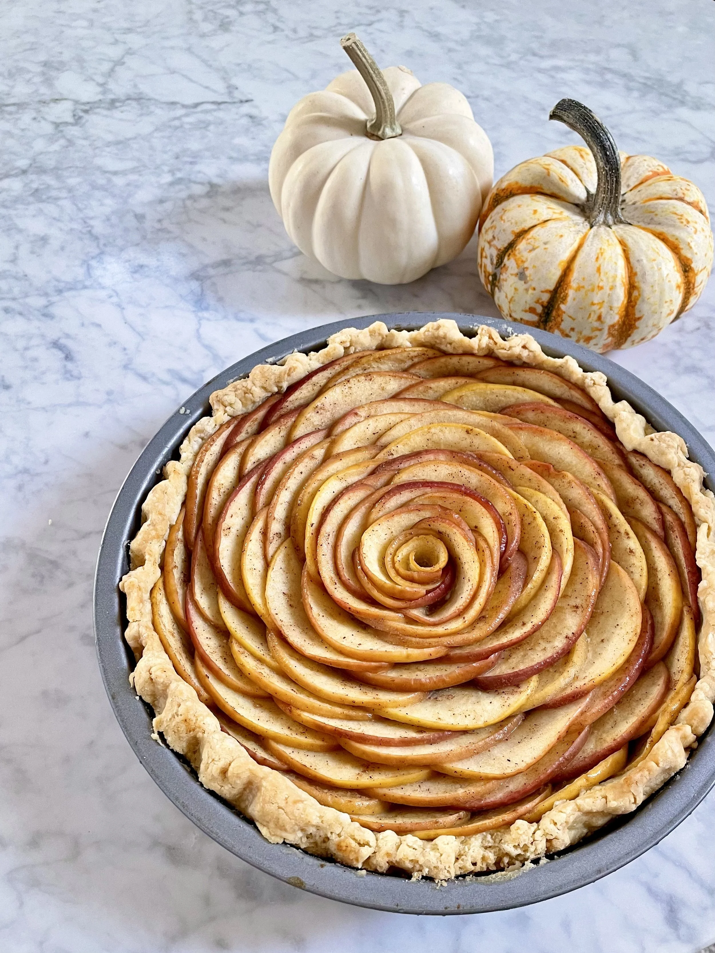 Rose apple pie