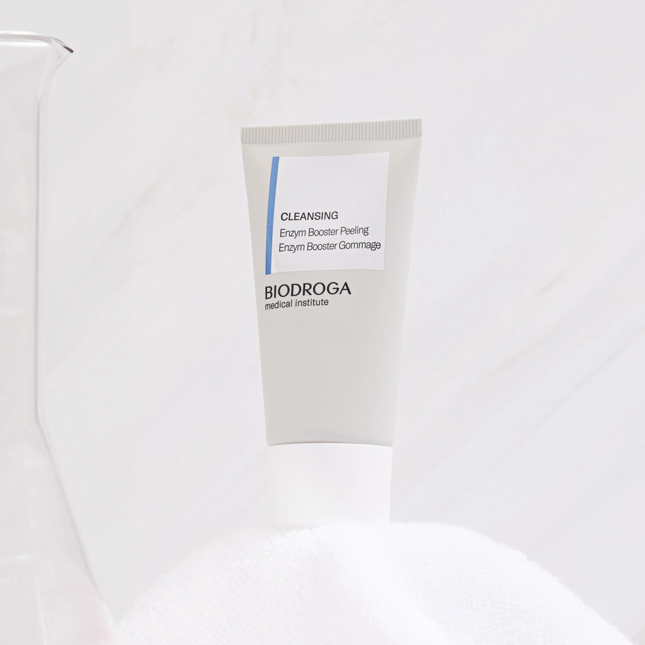 biodroga-enzymebooster-peeling-styled-2-hr.jpg