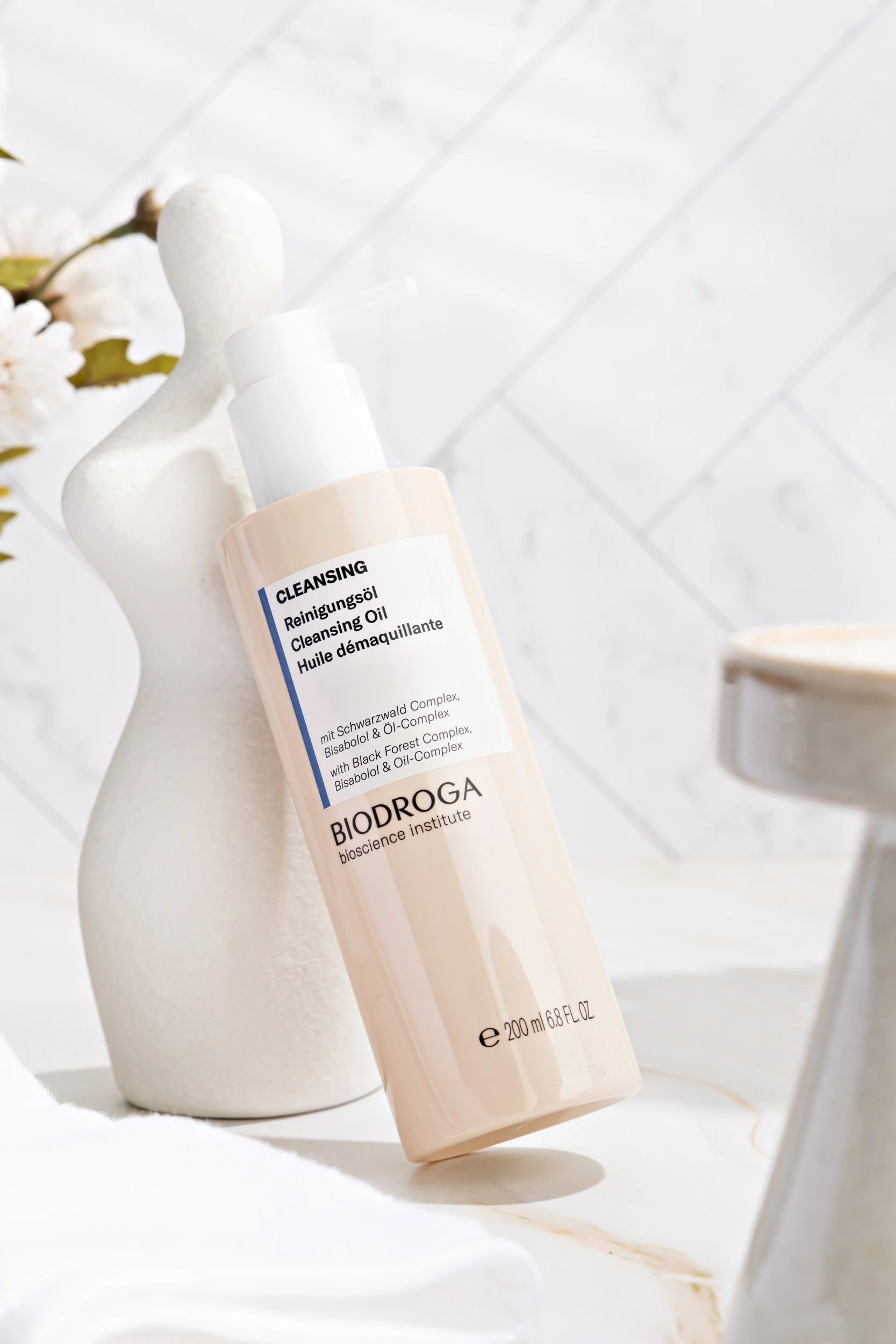 biodroga-cleansing-oil-styled-3-portrait.jpg