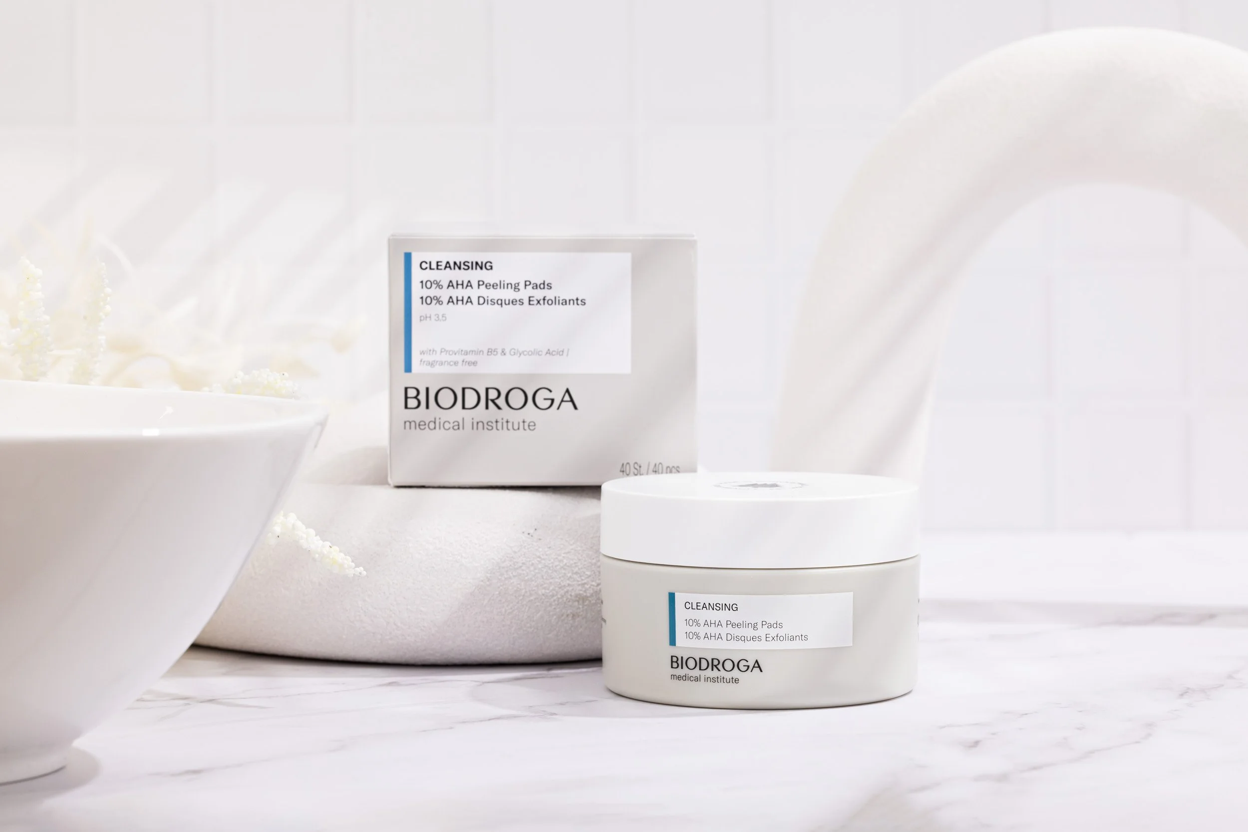 biodroga-cleansingpads-styled-1-hr.jpg