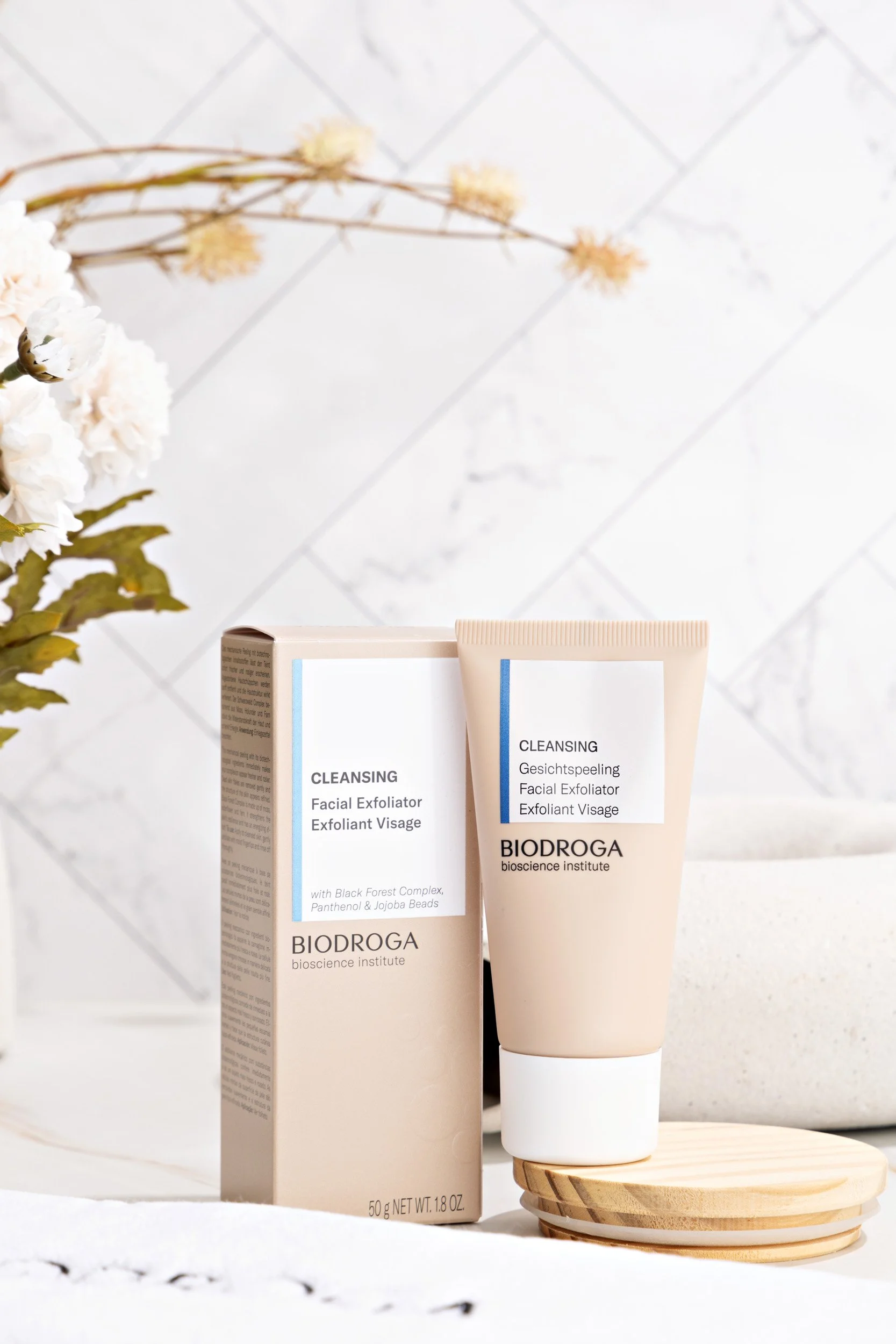 biodroga-facial-exfoliator-styled-1-portrait.jpg