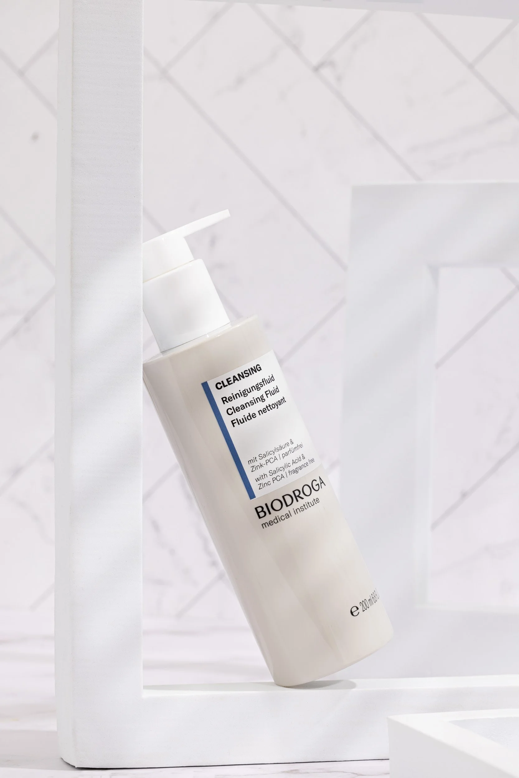 biodroga-cleansingfluid-styled-1-hr.jpg