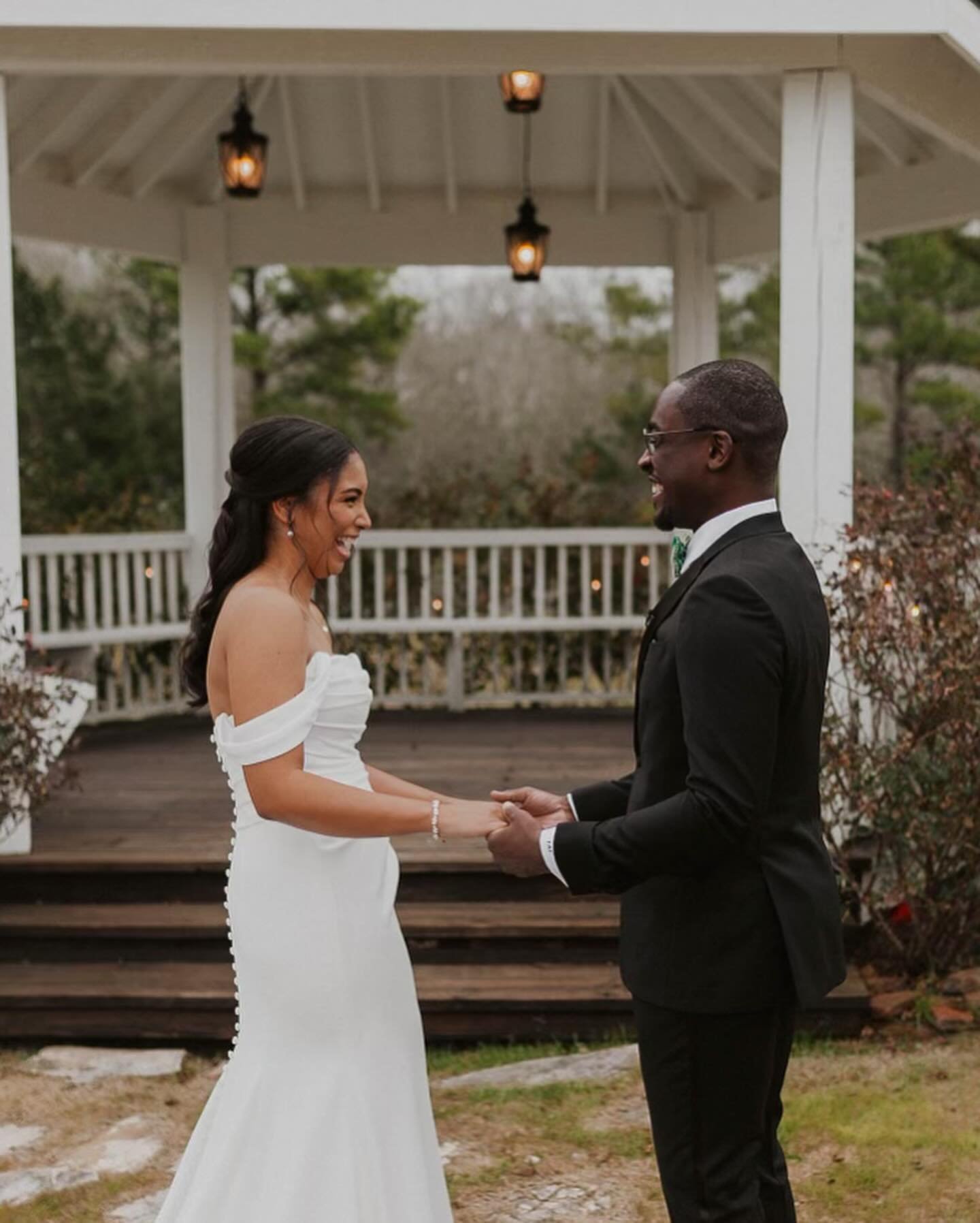 Breyanna &amp; Frank&rsquo;s first look had us like 🥹 

Having a first look depends on the couple&rsquo;s preference, but if they&rsquo;re open to it, it can be incredibly special and sacred. It&rsquo;s also practical for the timeline, especially du