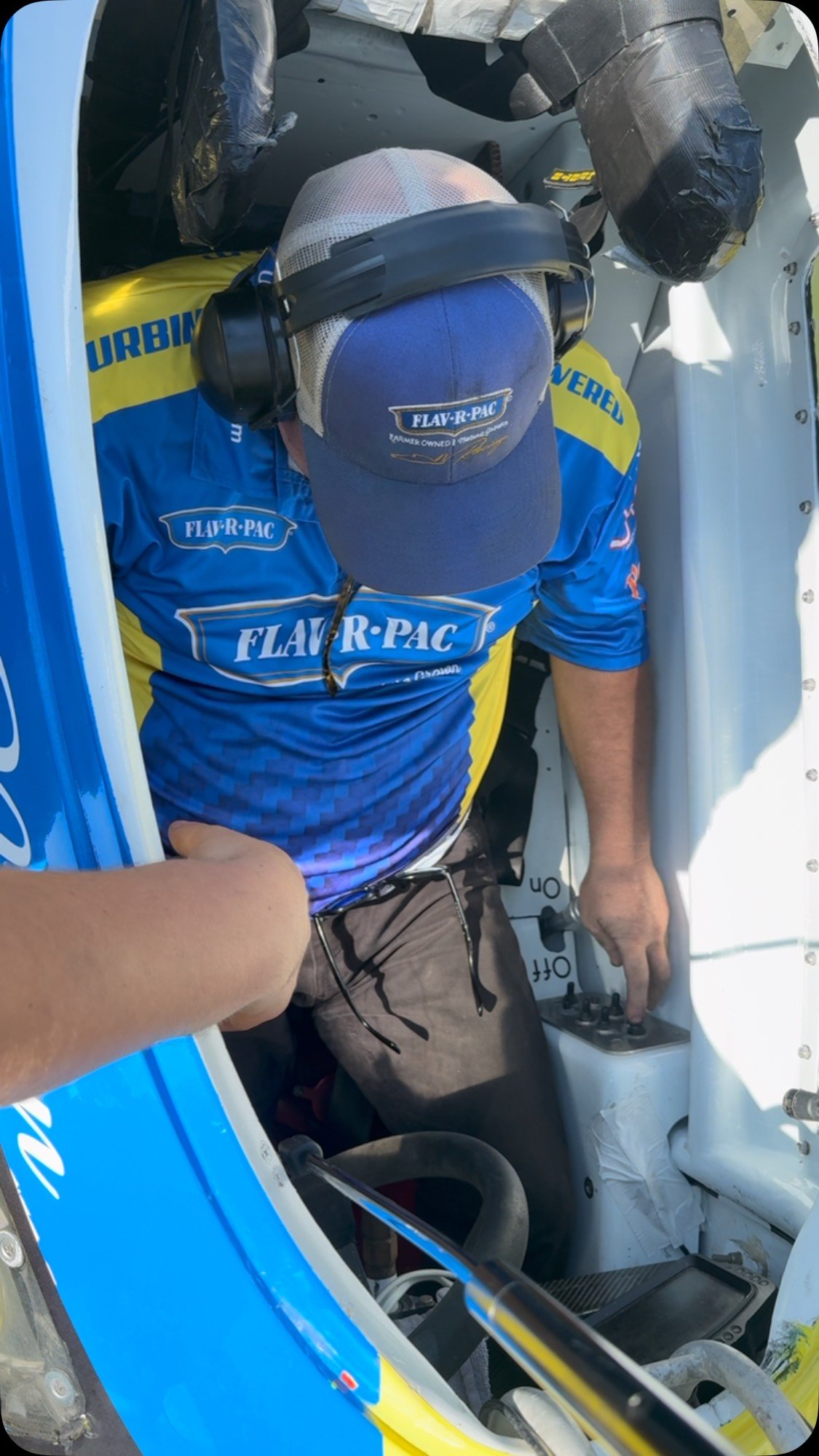 Trailer firing the U-11 Miss FLAV-R-PAC before test run this morning.
@madison.regatta | @h1_unlimited_hydroplanes