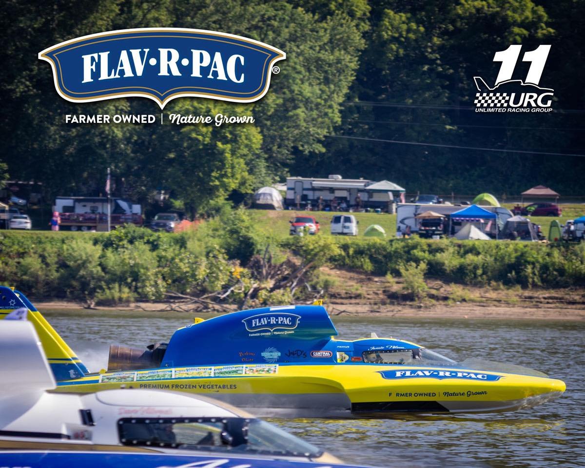 Driver Jamie Nilsen in the U-11 Miss FLAV-R-PAC leads the field to the start. Still waiting for the wind to die down a little.
@madison.regatta | @h1_unlimited_hydroplanes