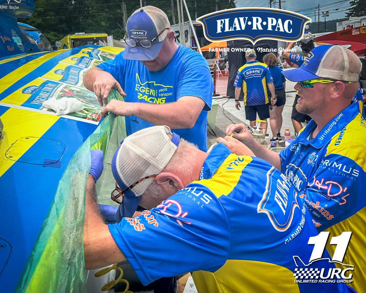 After the first heat in Guntersville was stopped for the crash, the Miss FLAV-R-PAC crew found damage to the right shoe area. Scott, Travis and Ken can be seen bagging the area for curing after repairs in Guntersville. Next is Travis finishing up the