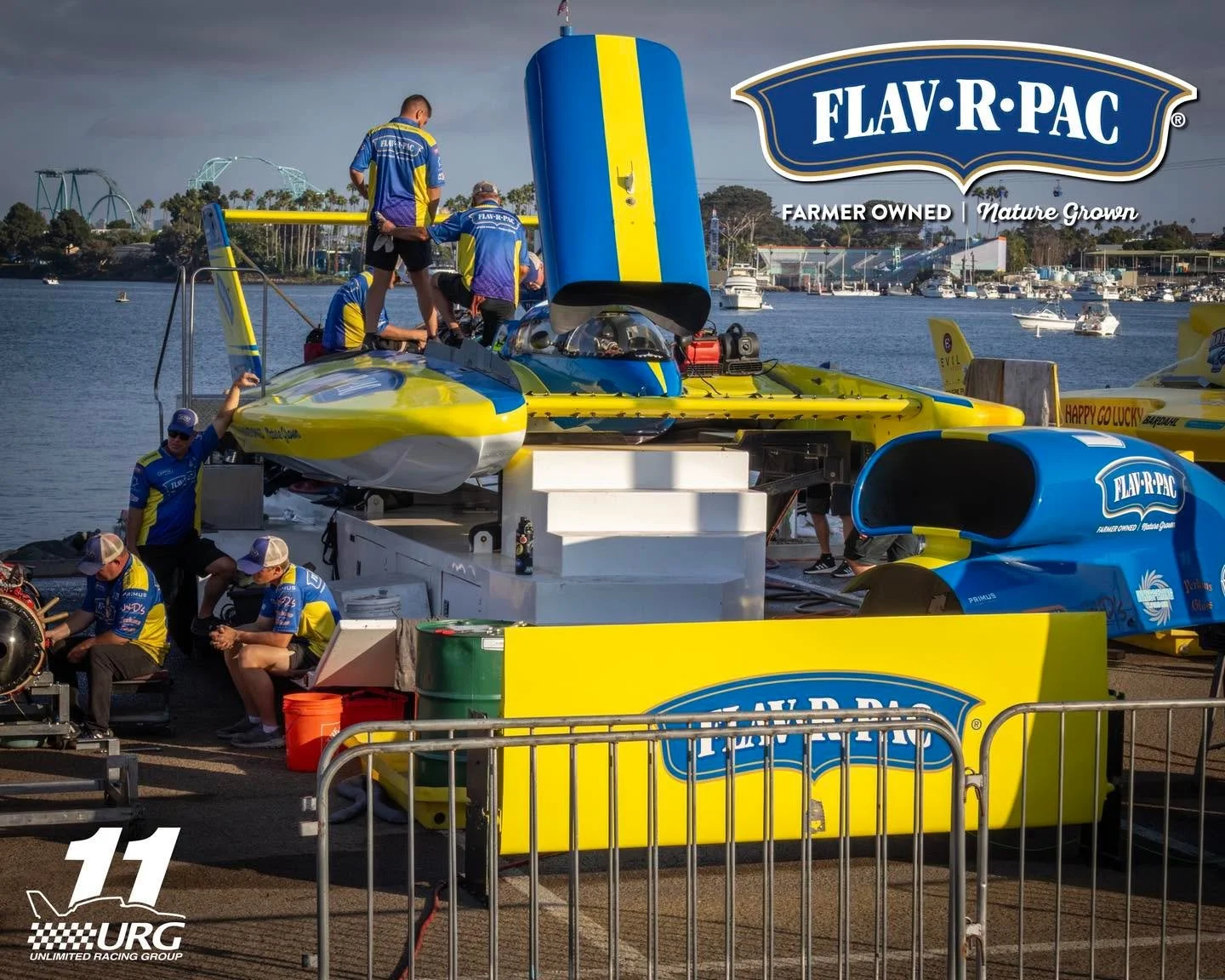 At the end of the day the U-11 Miss FLAV-R-PAC crew works on both turbines that we ran yesterday giving each a bath before tucking them in for the night.
@sdbayfair | @h1_unlimited_hydroplanes