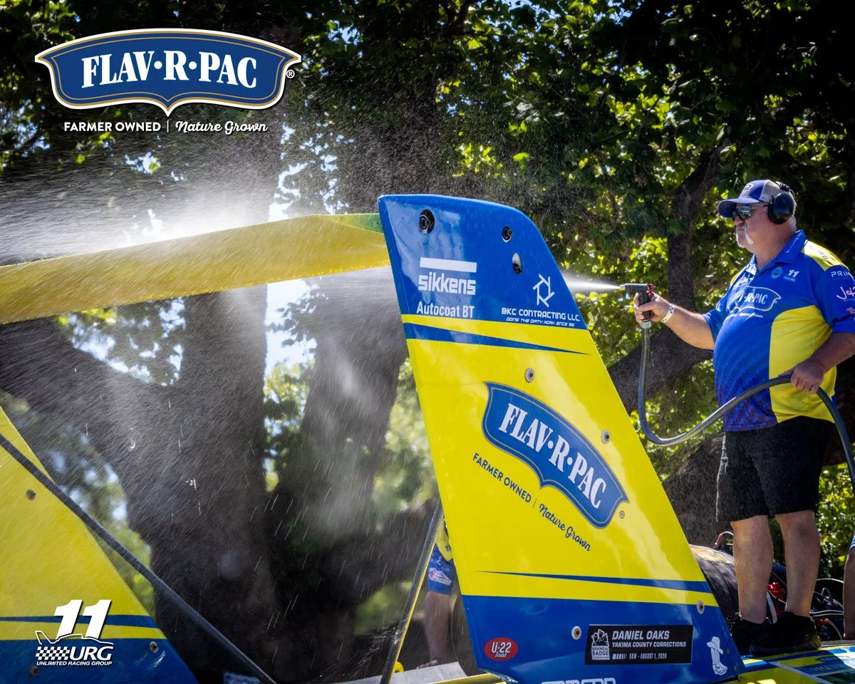 PK keeping the tail of the boat cool during a trailer fire of the U-11 Miss FLAV-R-PAC unlimited hydroplane.

@h1_unlimited_hydroplanes | @tricitywaterfollies 

#flavrpac #hydroplane #boatracing #porpeller #turbine #speed #speedboat