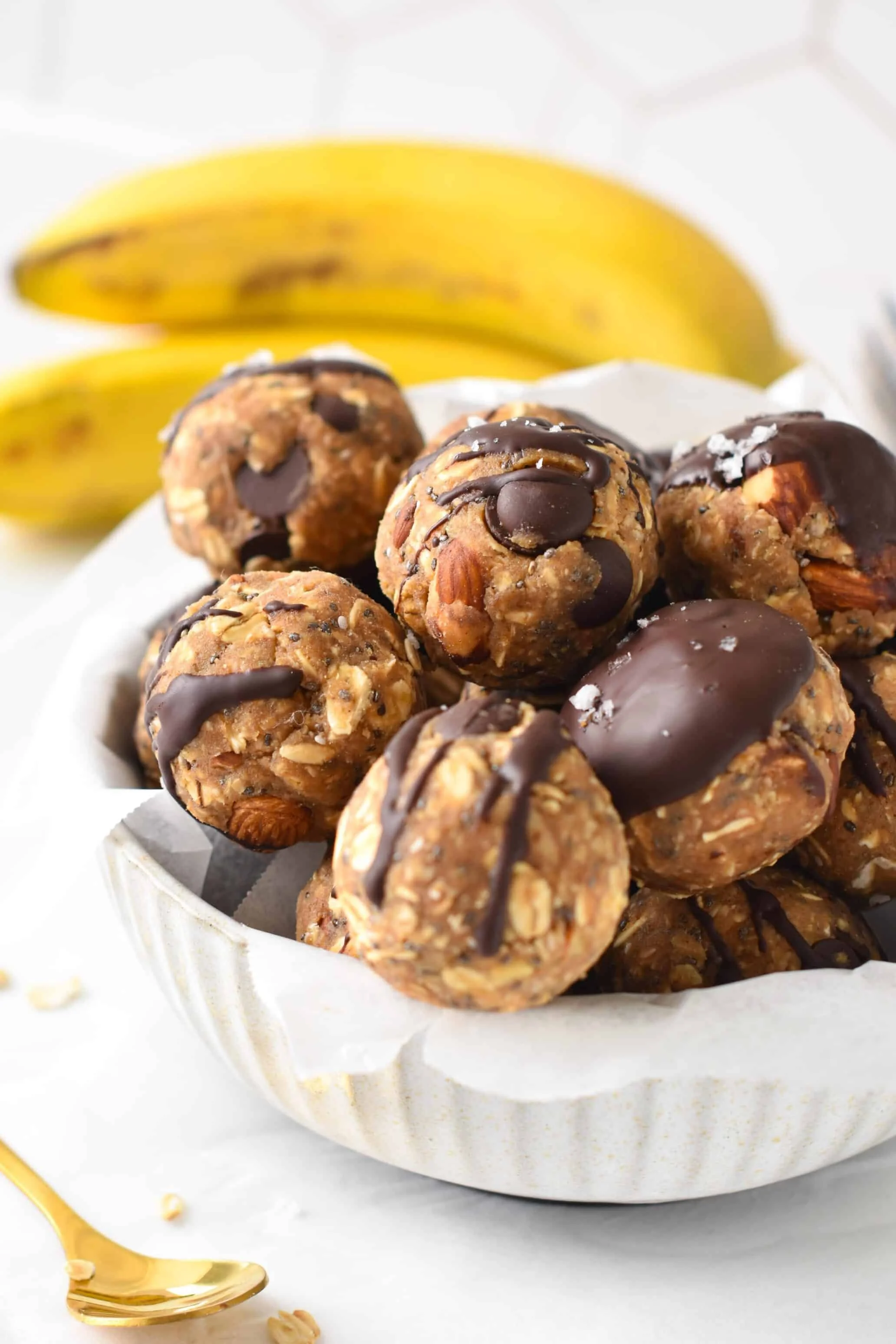 BANANA PROTEIN BALLS
