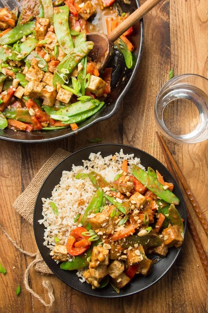 RAINBOW PEANUT BUTTER TOFU STIR-FRY