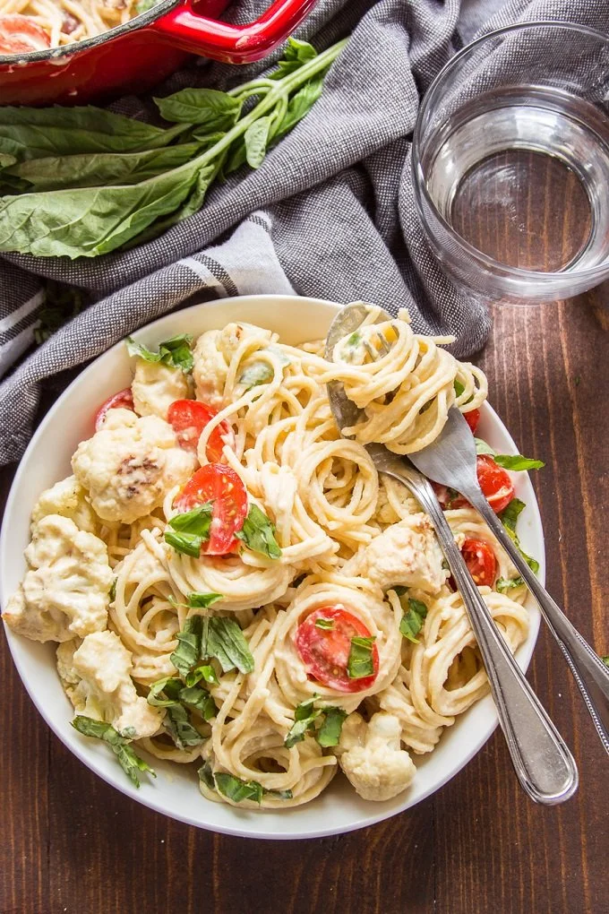 HUMMUS PASTA WITH ROASTED CAULIFLOWER