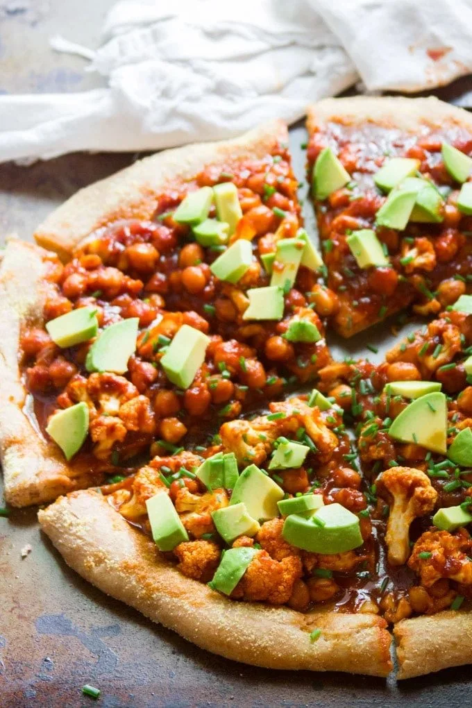 BARBECUE CHICKPEA &amp; CAULIFLOWER PIZZA