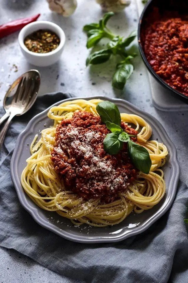 THE BEST VEGAN BOLOGNESE