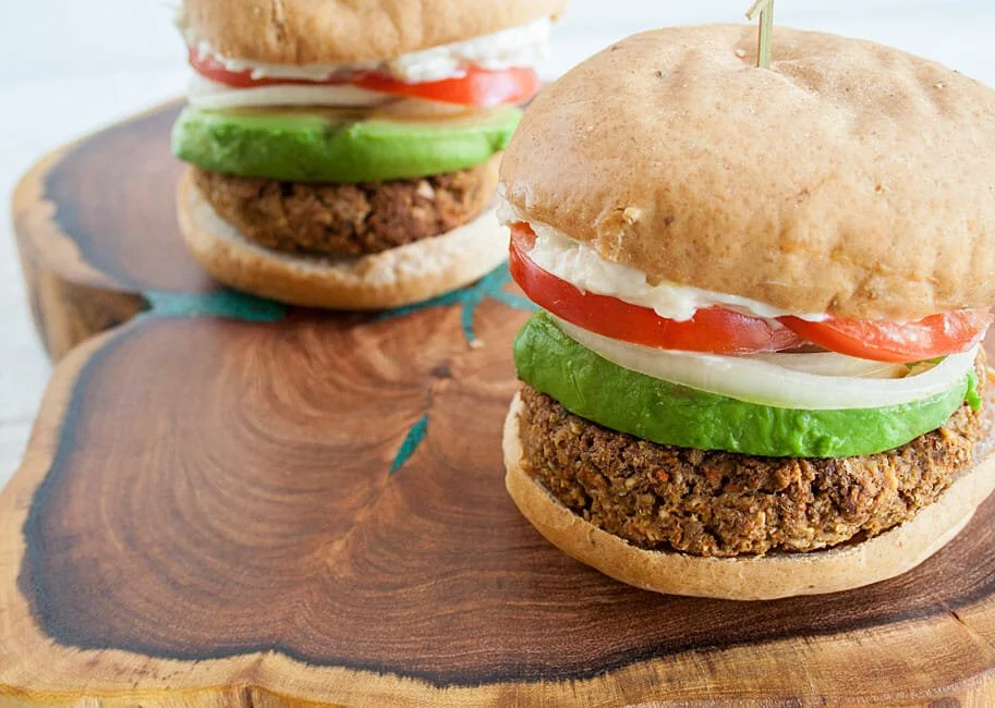VEGAN LENTL BURGERS WITH GARLIC MAYO