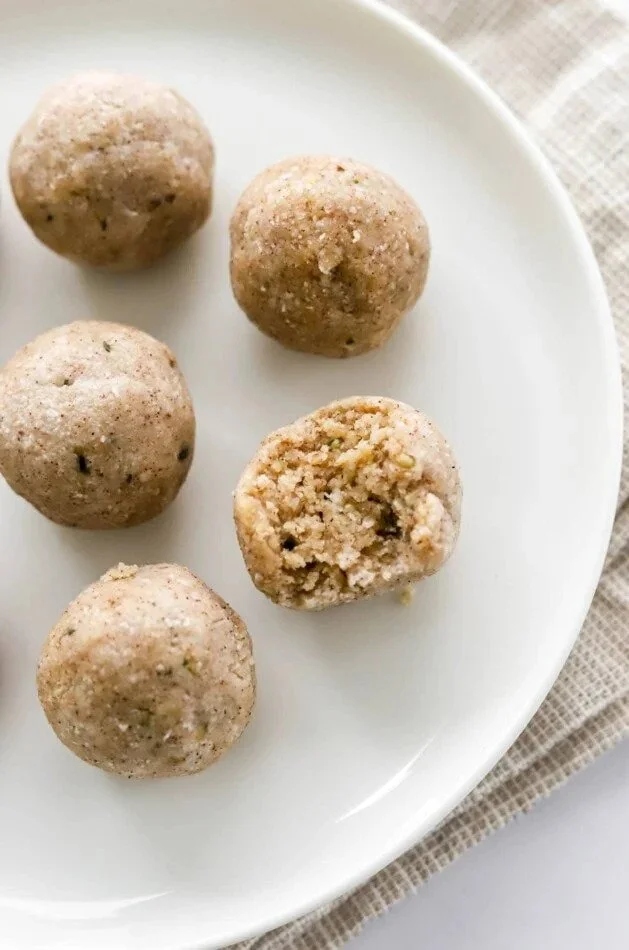 COCONUT PROTEIN BALLS