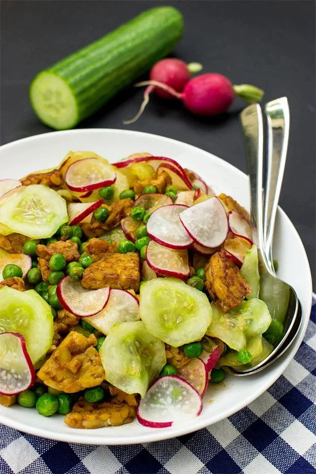 THE BEST HIGH-PROTEIN TANGY TEMPEH SALAD
