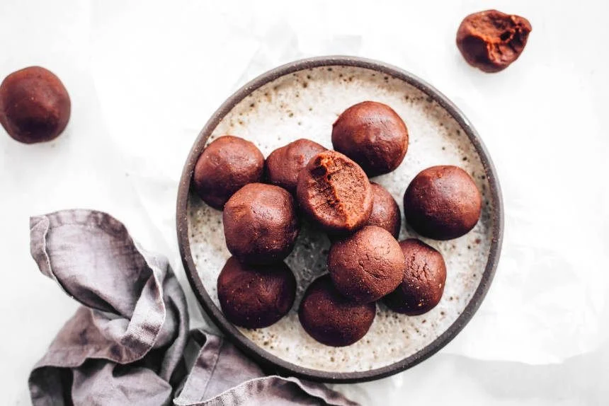 PEANUT BUTTER BLISS BALLS
