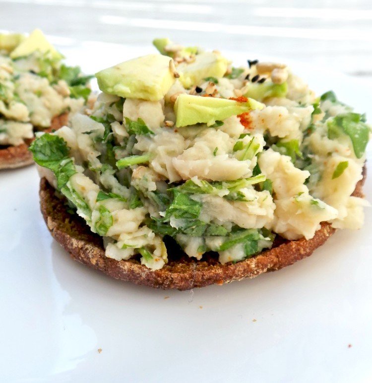 5-MINUTE MASHED WHITE BEAN SALAD
