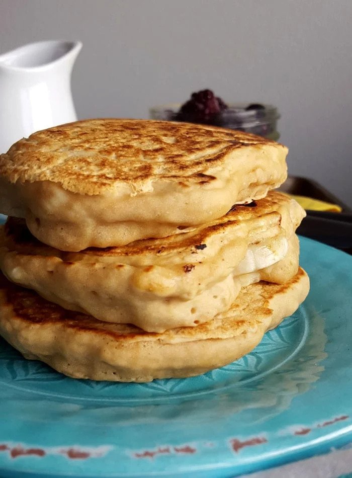 4-INGREDIENT FLUFFY VEGAN PROTEIN PANCAKES