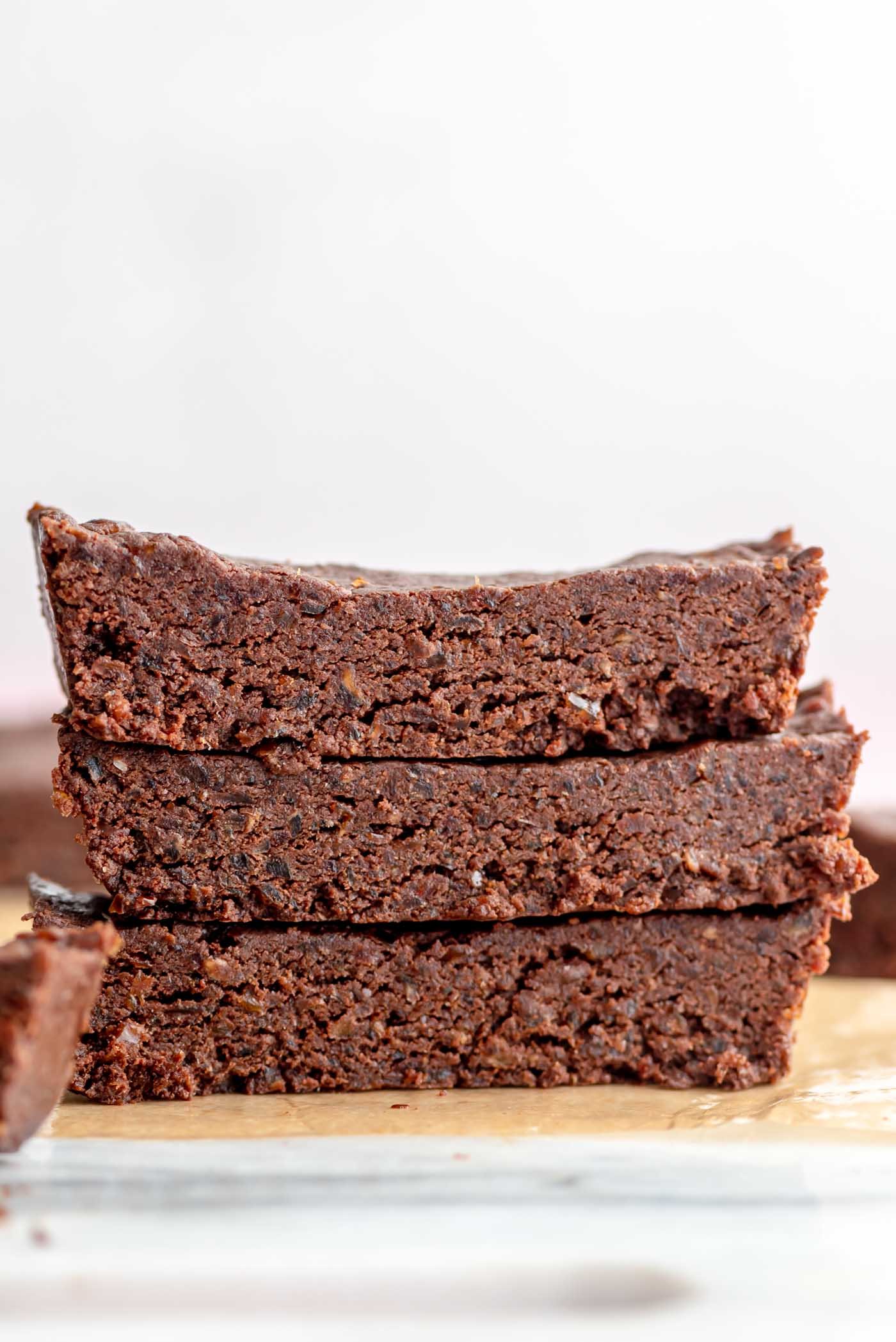NO-BAKE CHOCOLATE PROTEIN BARS