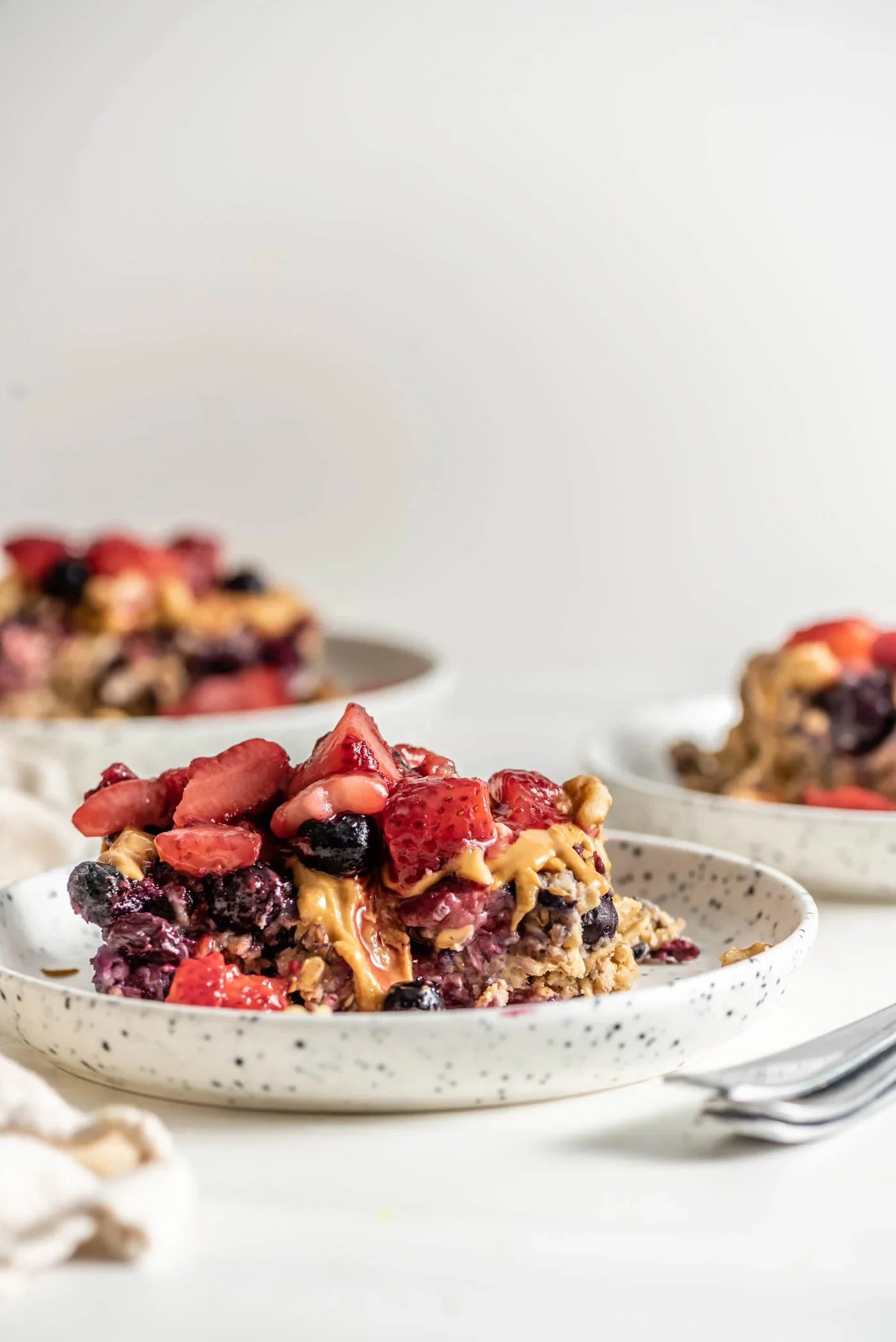 BAKED BERRY PROTEIN OATMEAL