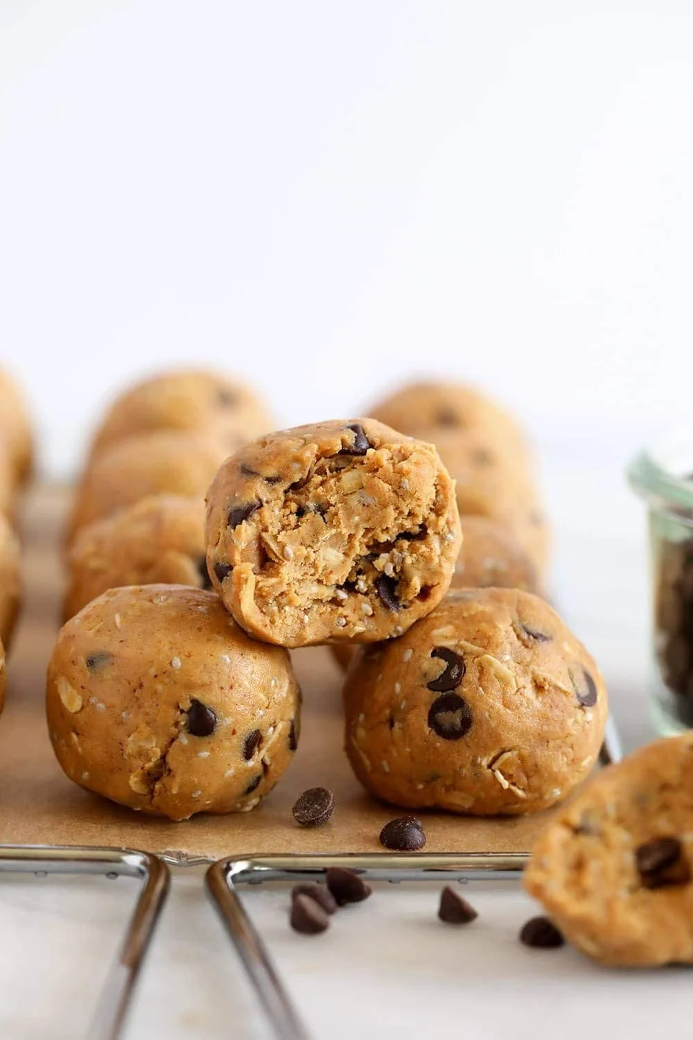 PEANUT BUTTER PROTEIN BALLS