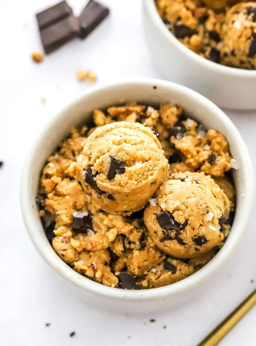HEALTHY VEGAN PROTEIN COOKIE DOUGH (GLUTEN FREE) 