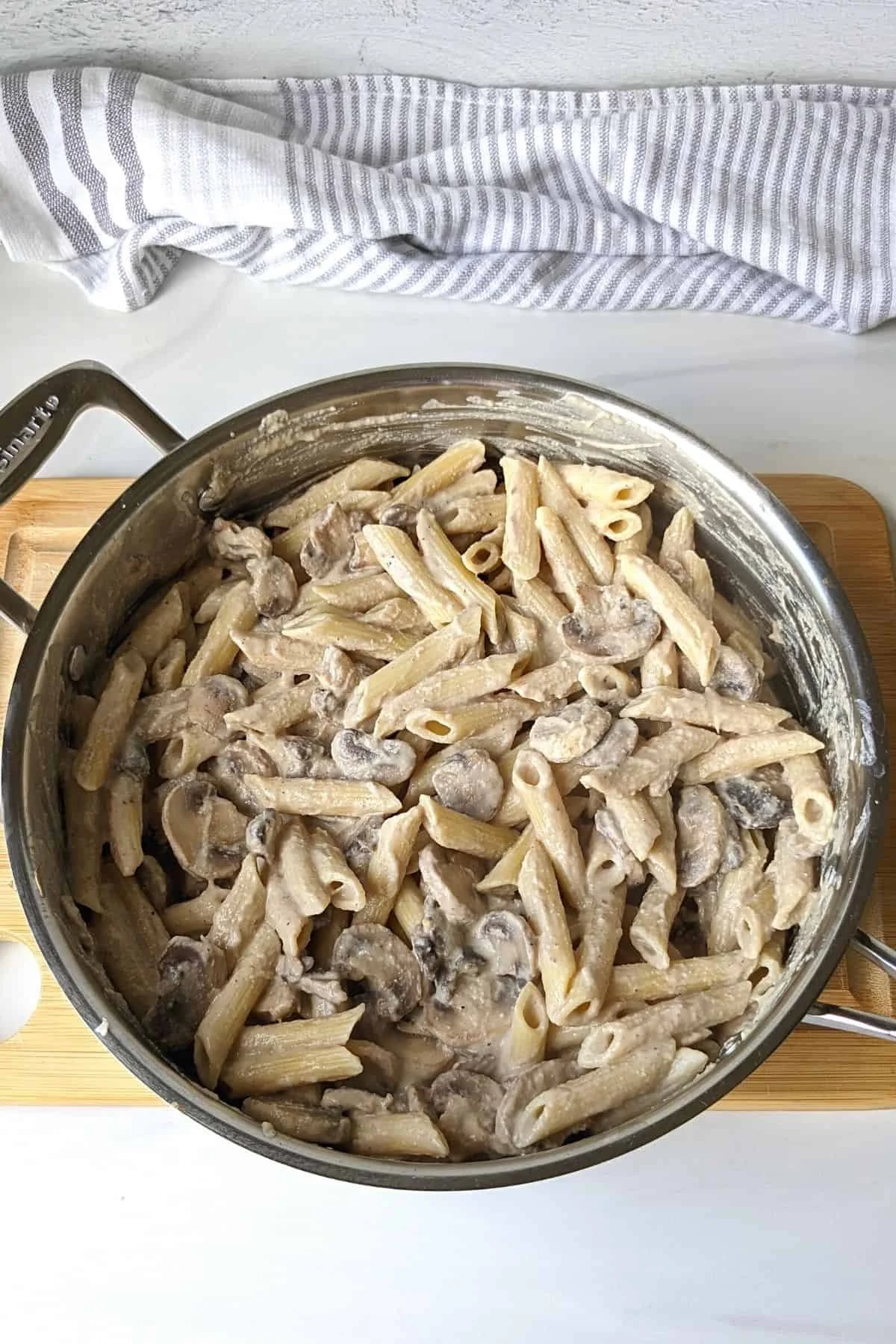 EASY VEGAN MUSHROOM STROGANOFF