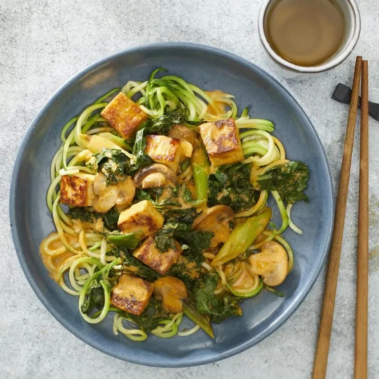 TOFU &amp; VEGETABLE CURRY WITH ZUCCHINI NOODLES