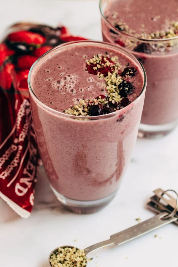 PROTEIN PACKED VEGAN BREAKFAST BERRY SMOOTHIE