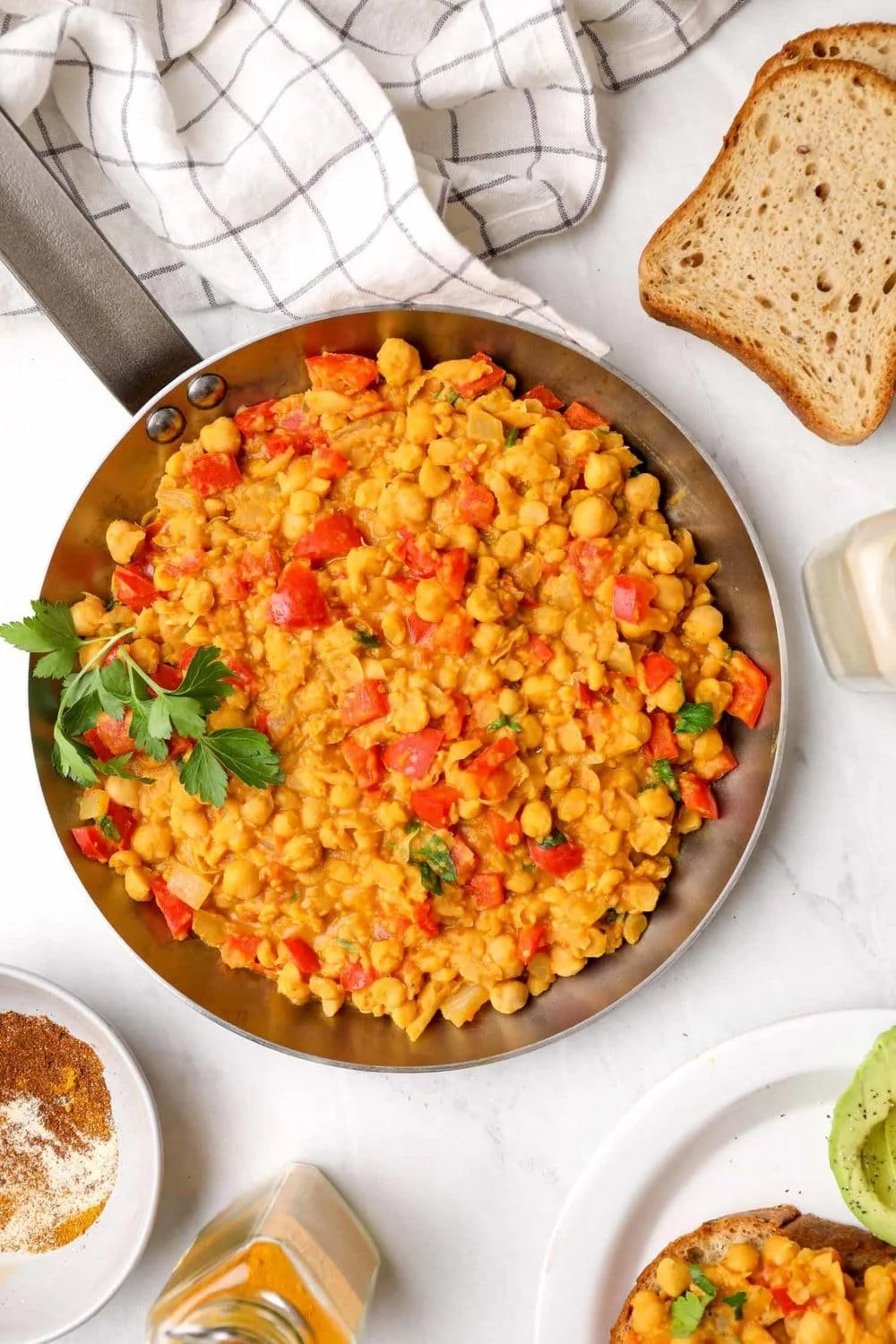 15-MINUTE CHICKPEA SCRAMBLE