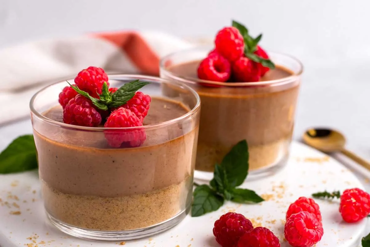 VEGAN CHOCOLATE CHEESECAKE CUPS (NO BAKE)