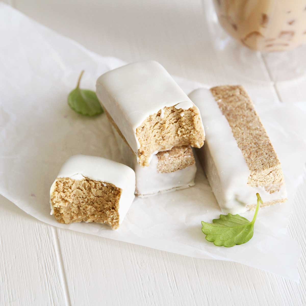 ALMOND MILK TEA PROTEIN BARS