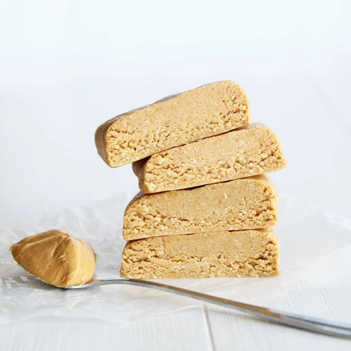 4-INGREDIENT PEANUT BUTTER OAT PROTEIN BARS