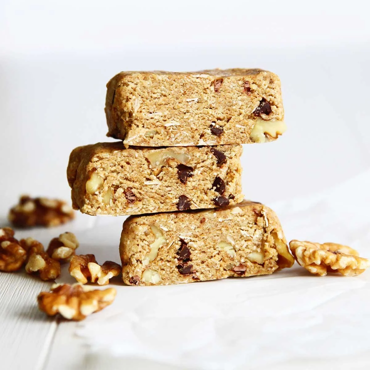 CHOCOLATE CHIP BANANA OAT PROTEIN BARS