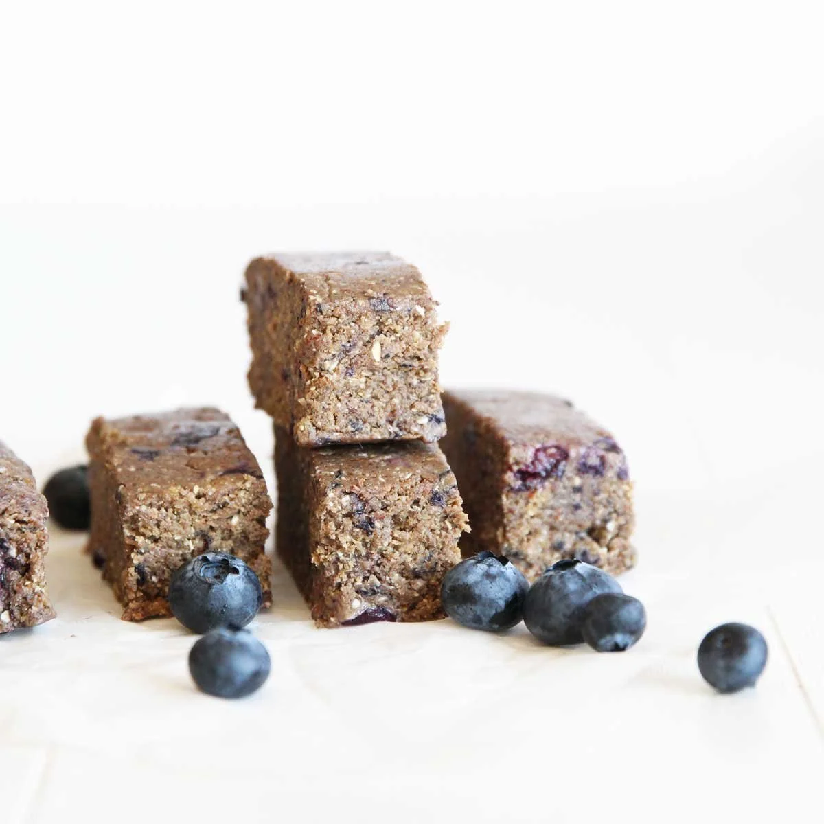 HOMEMADE BLUEBERRY OATMEAL PROTEIN BARS